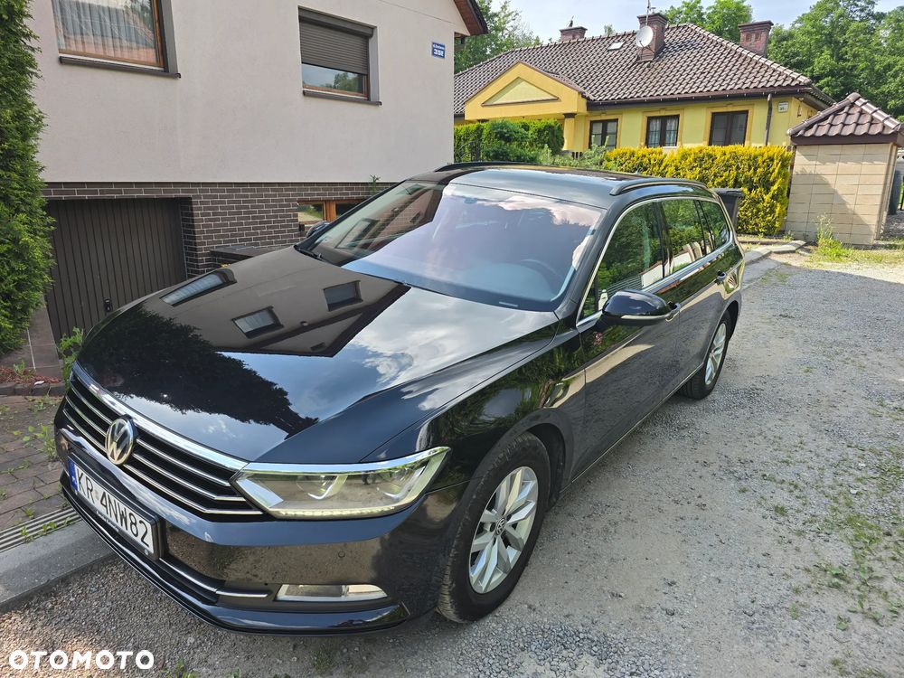 Volkswagen Passat - 1