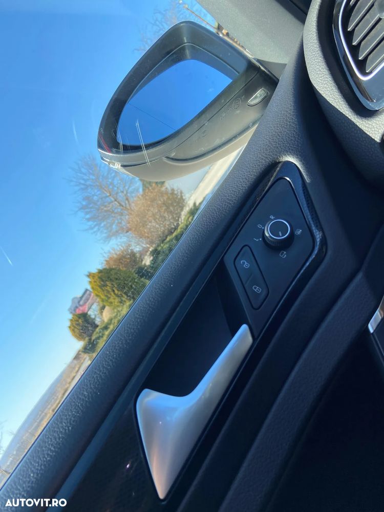 Volkswagen Golf 1.6 TDI BlueMotion Comfortline - 11