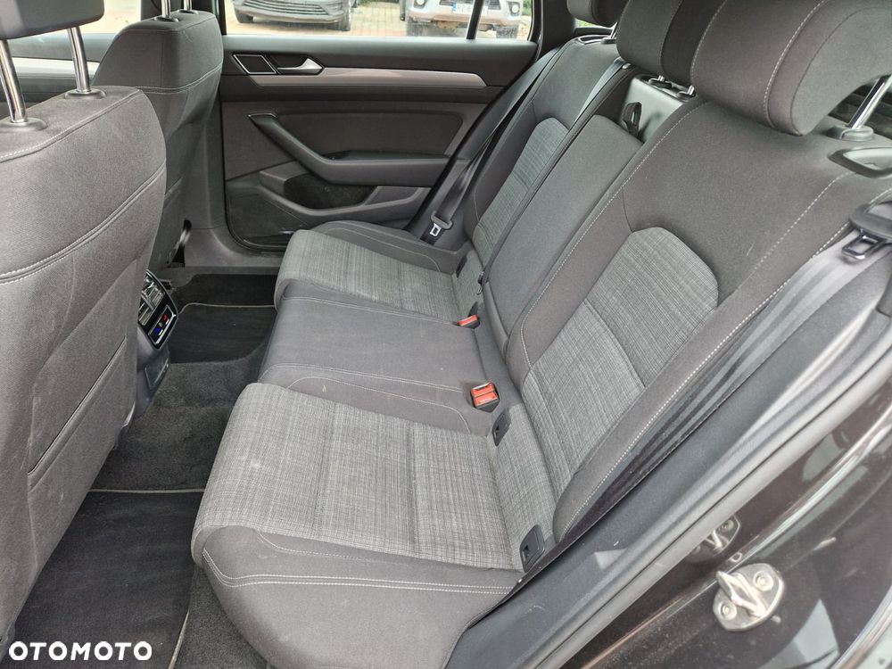 Volkswagen Passat Variant 2.0 TDI SCR DSG Business - 15