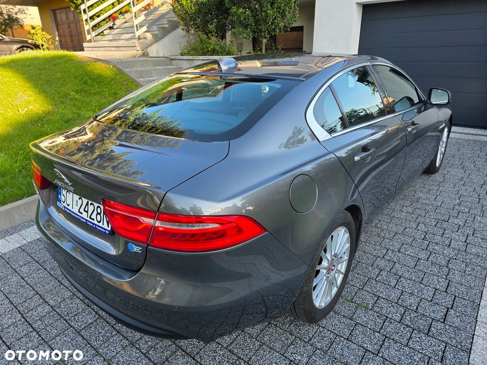 Jaguar XE E-Performance Pure - 3