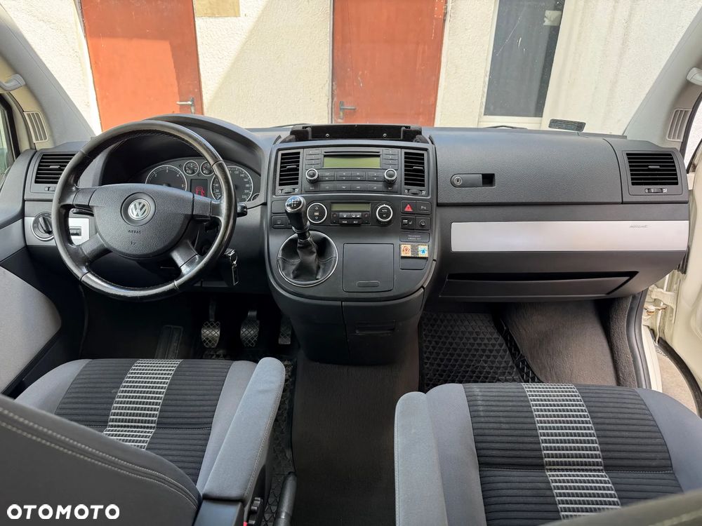Volkswagen Multivan - 11