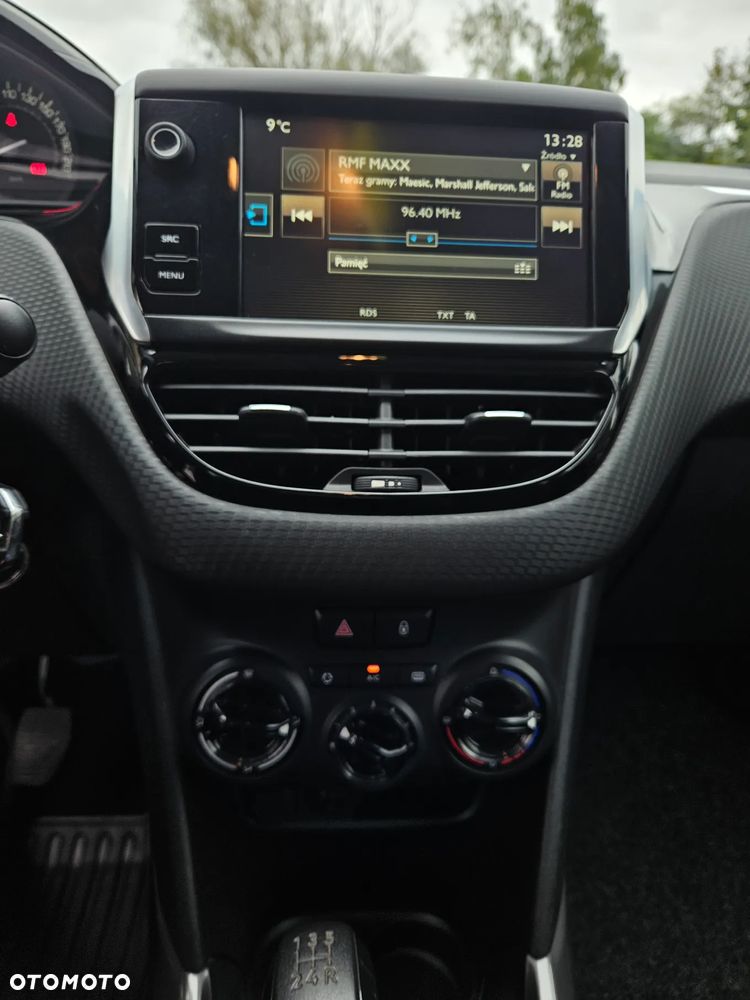 Peugeot 2008 BlueHDi 100 STOP & START Allure - 17