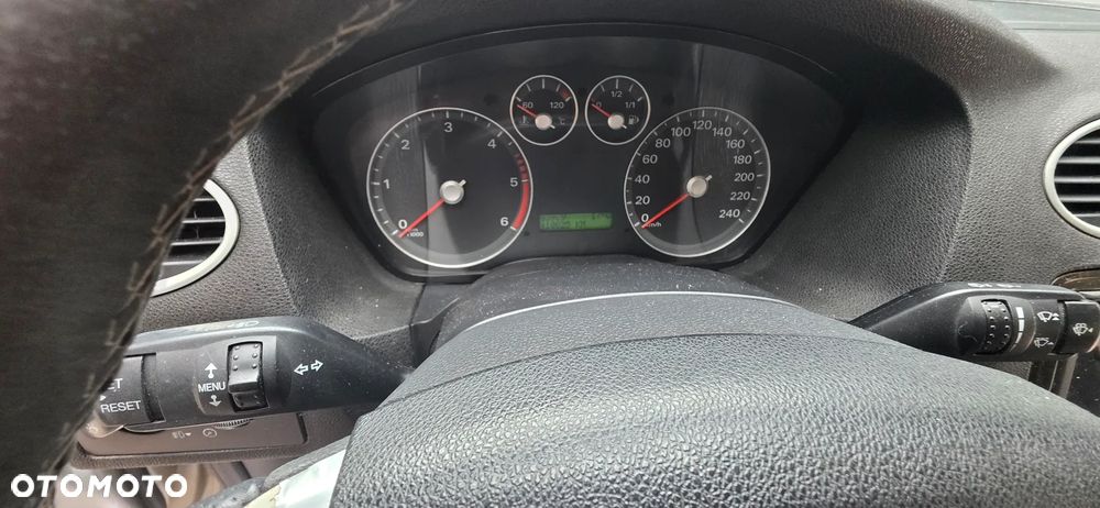 Ford Focus 2.0 TDCi Ghia - 14