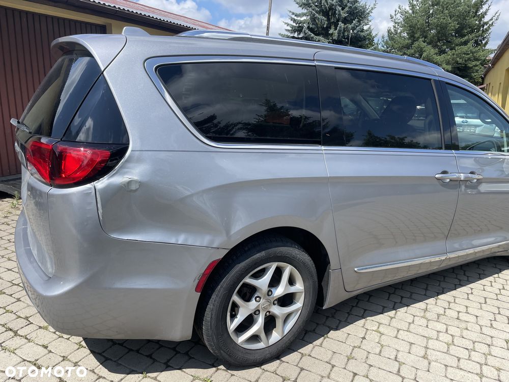 Chrysler Pacifica - 11
