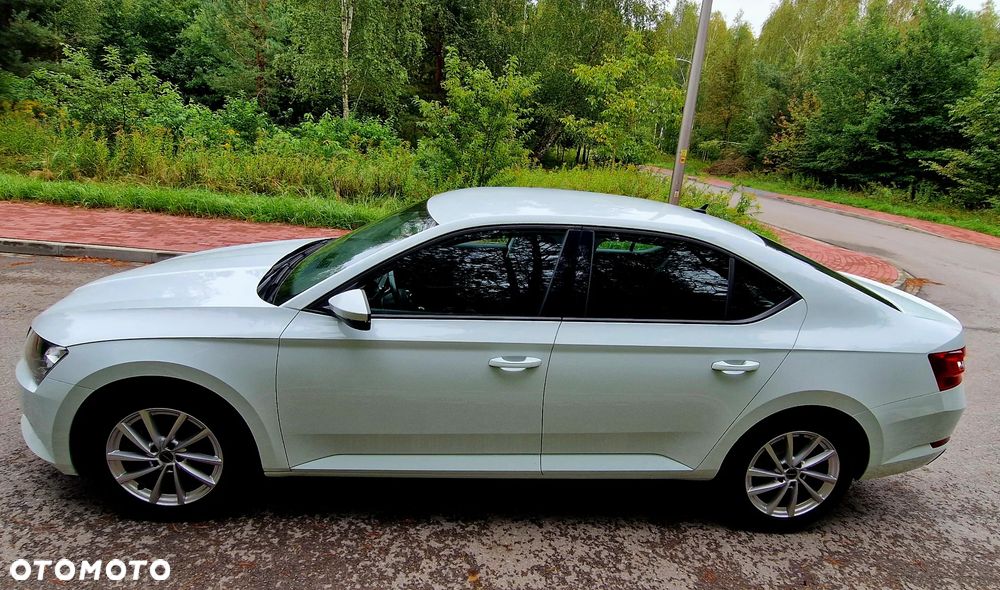 Skoda Superb 2.0 TDI Premium Edition - 6