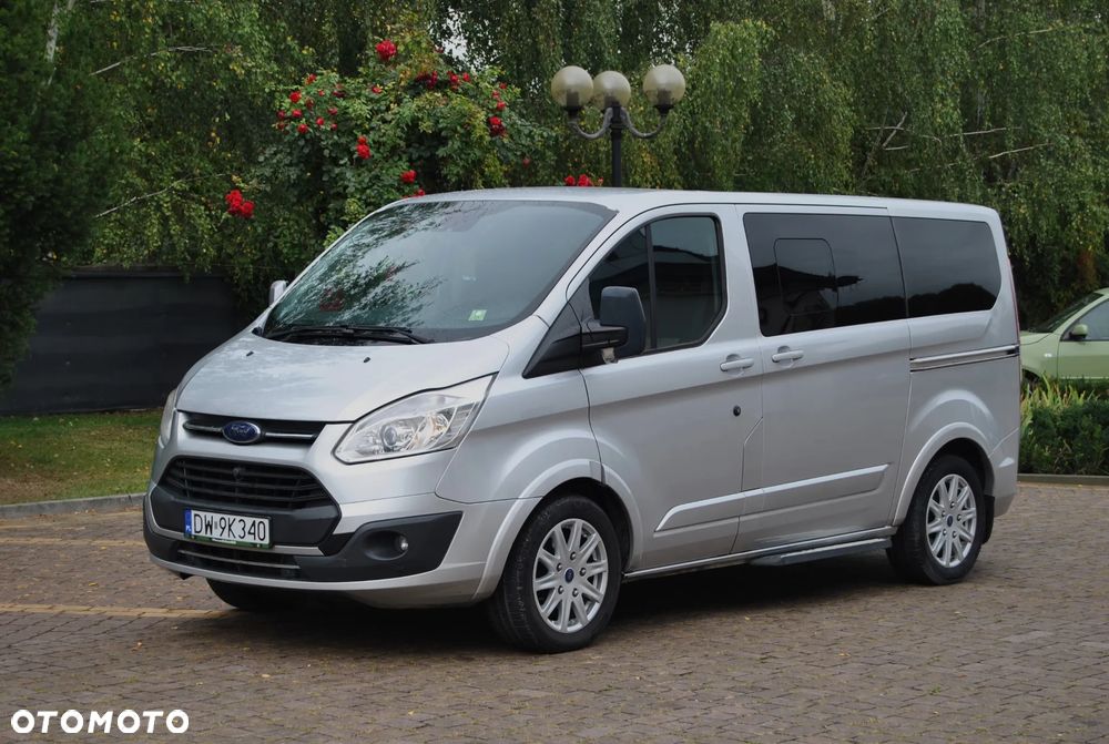 Ford Tourneo Custom - 1