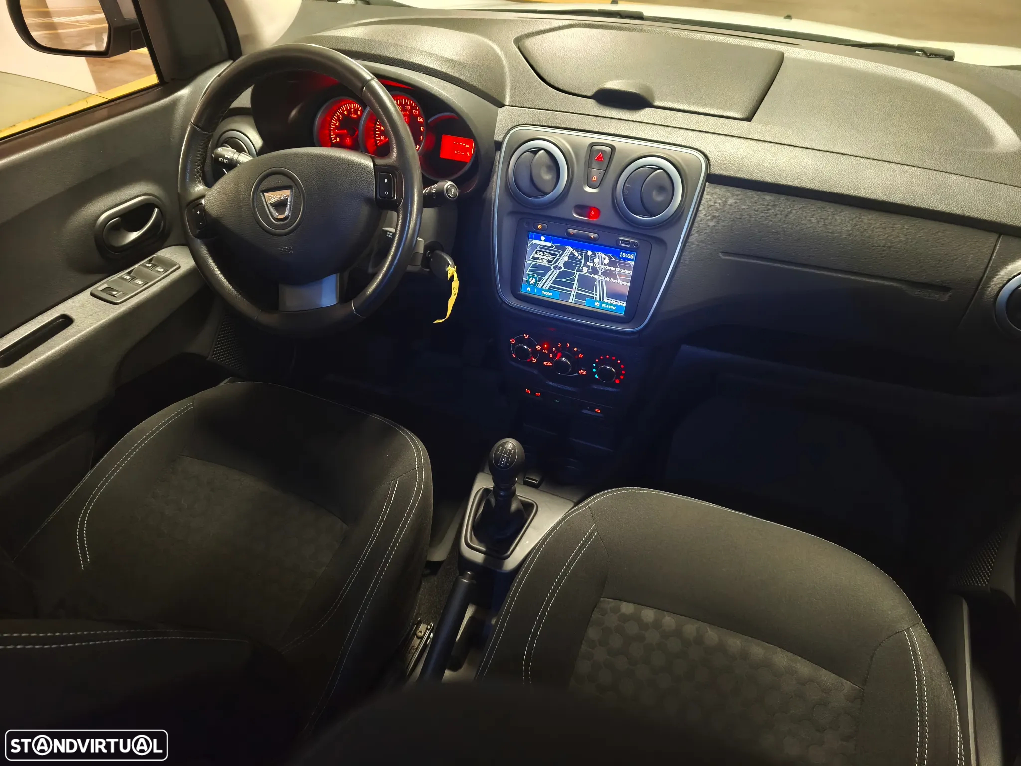 Dacia Lodgy 1.5 dCi Stepway 7L - 11