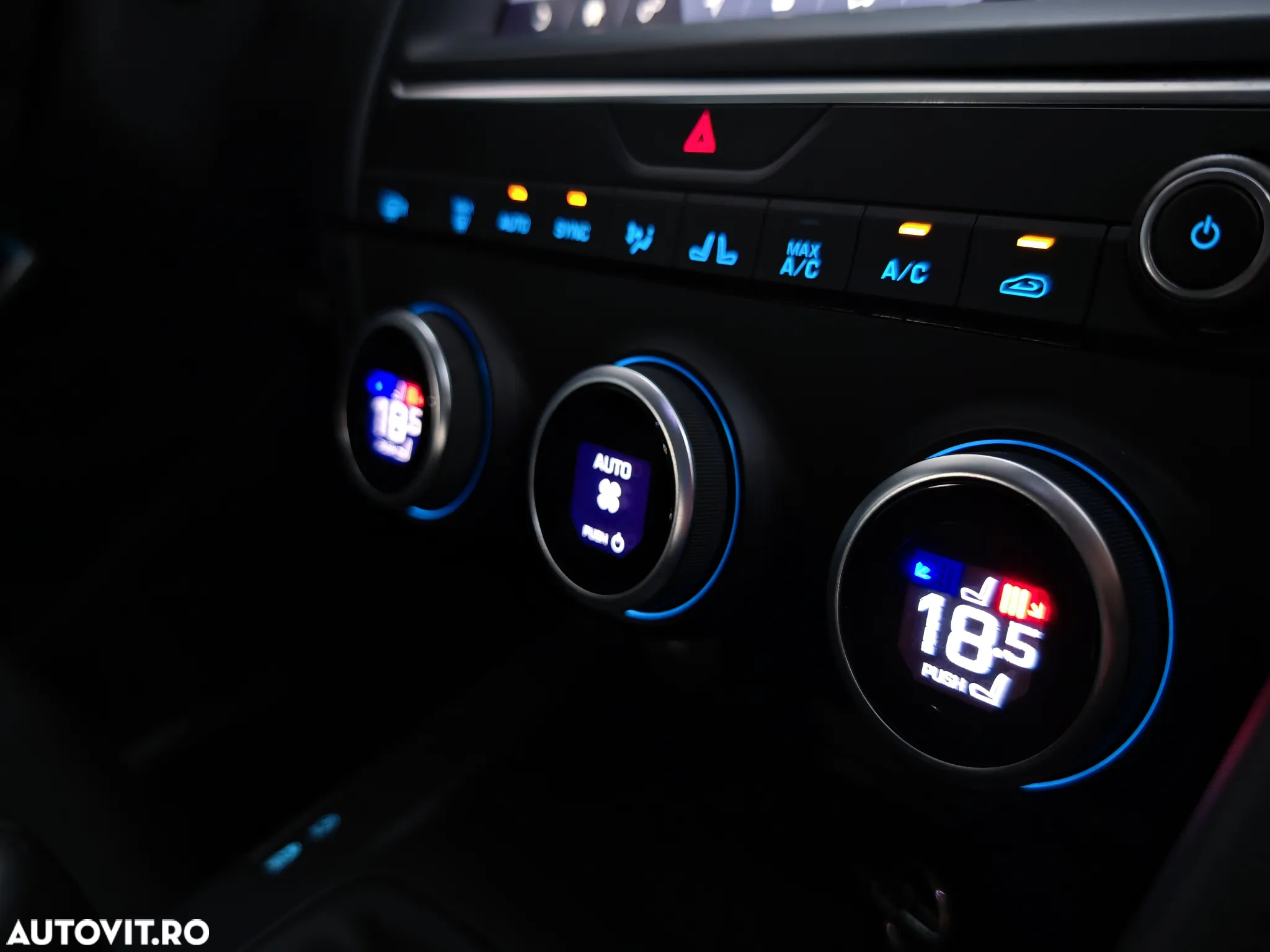 Jaguar E-Pace D150 - 19