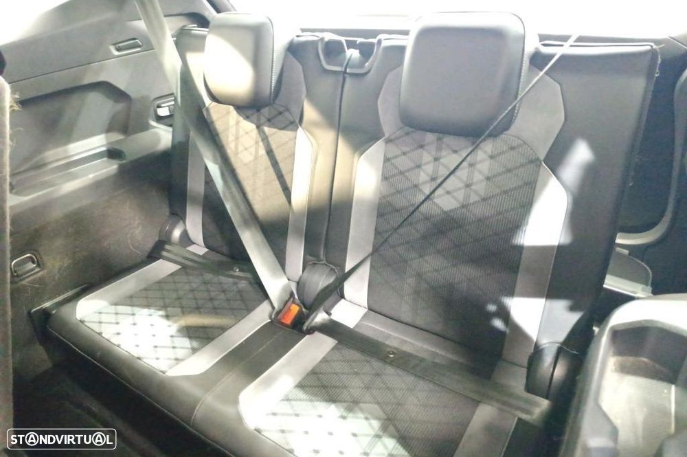 VW Tiguan Allspace 2.0 TDI R-Line DSG - 8