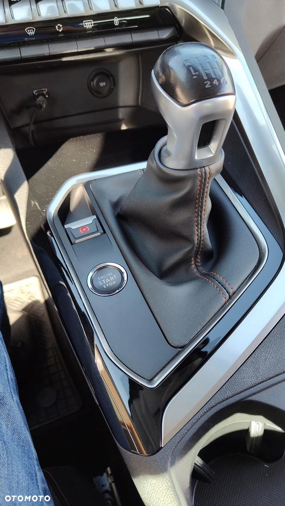 Peugeot 3008 1.2 PureTech Allure S&S - 19