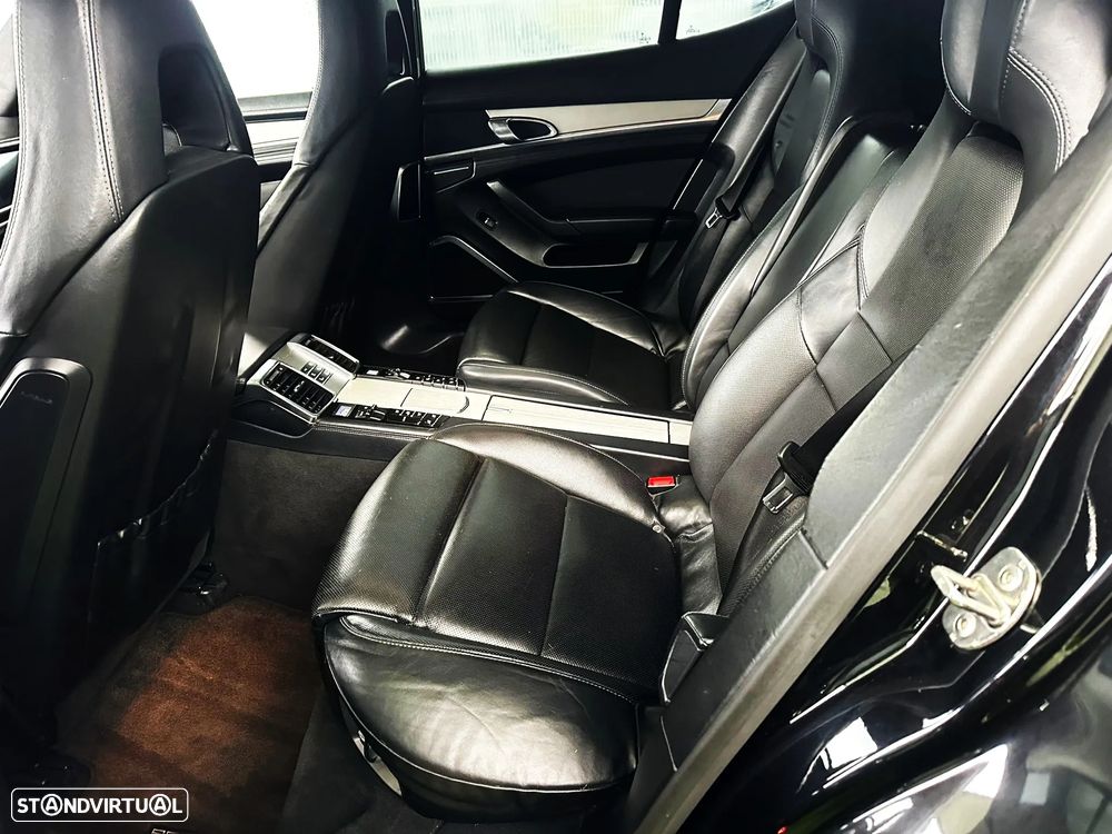 Porsche Panamera Turbo PDK - 21