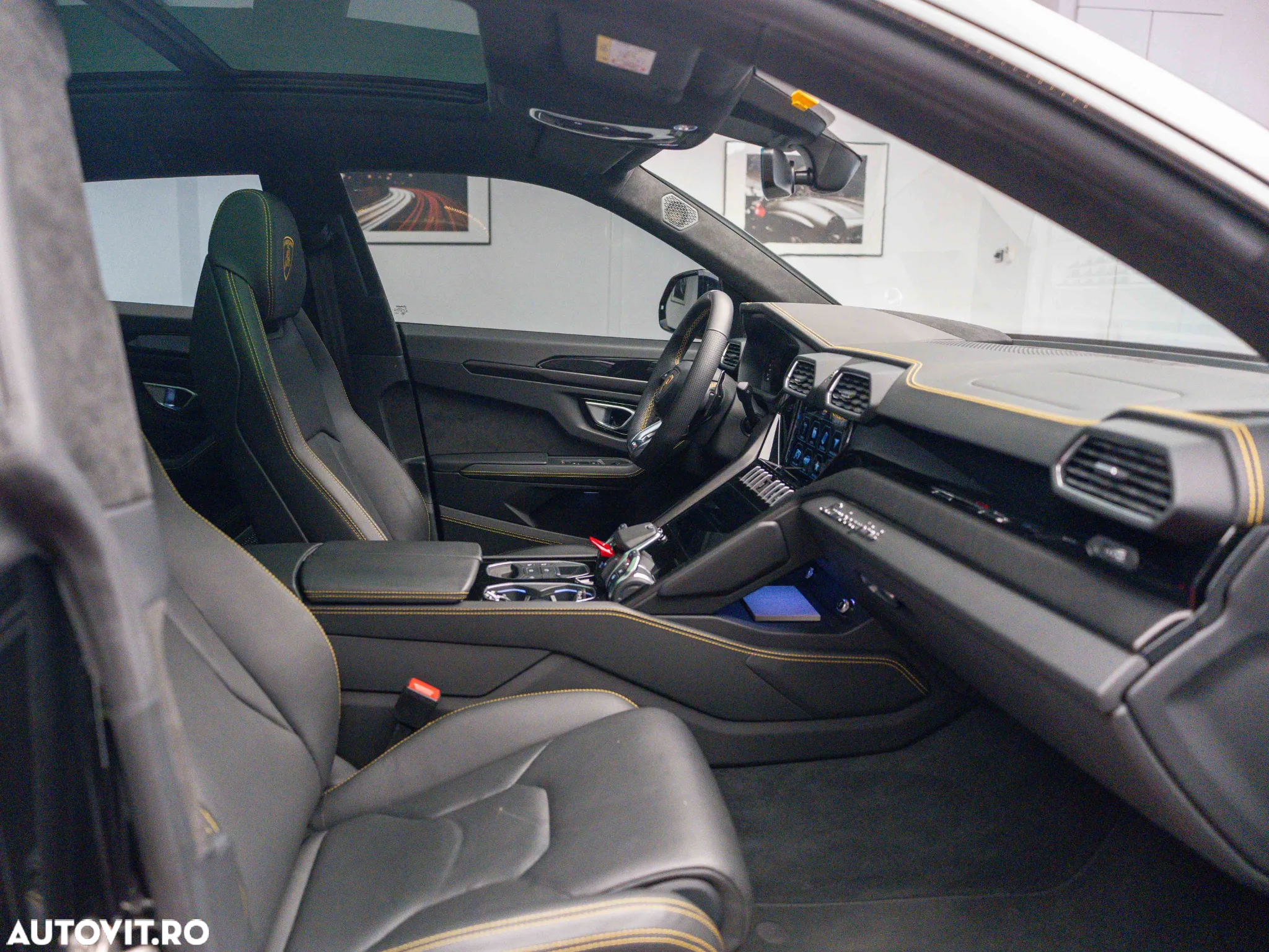 Lamborghini URUS Standard - 18