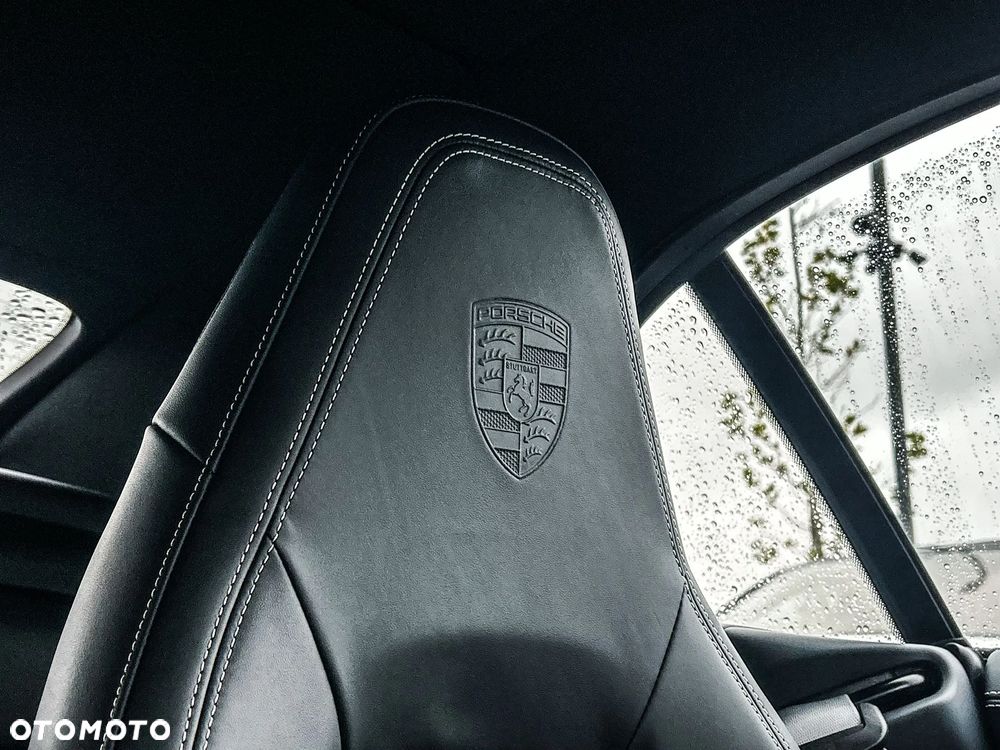 Porsche 911 Carrera T-Hybrid 4 GTS - 25