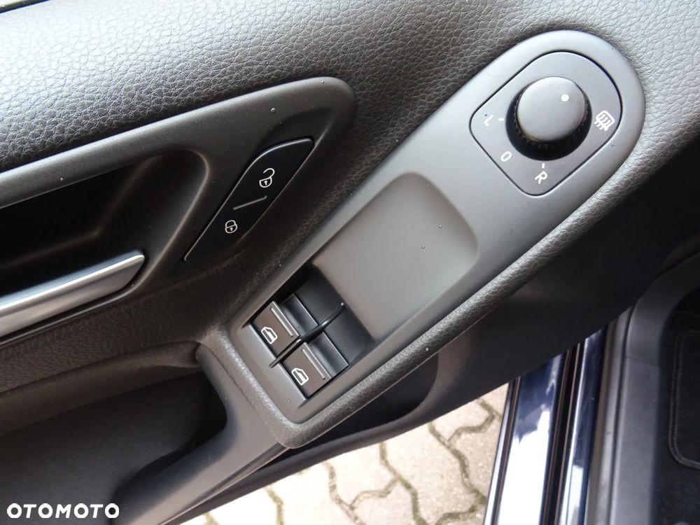 Volkswagen Golf 1.6 TDI DPF BlueMotion - 15