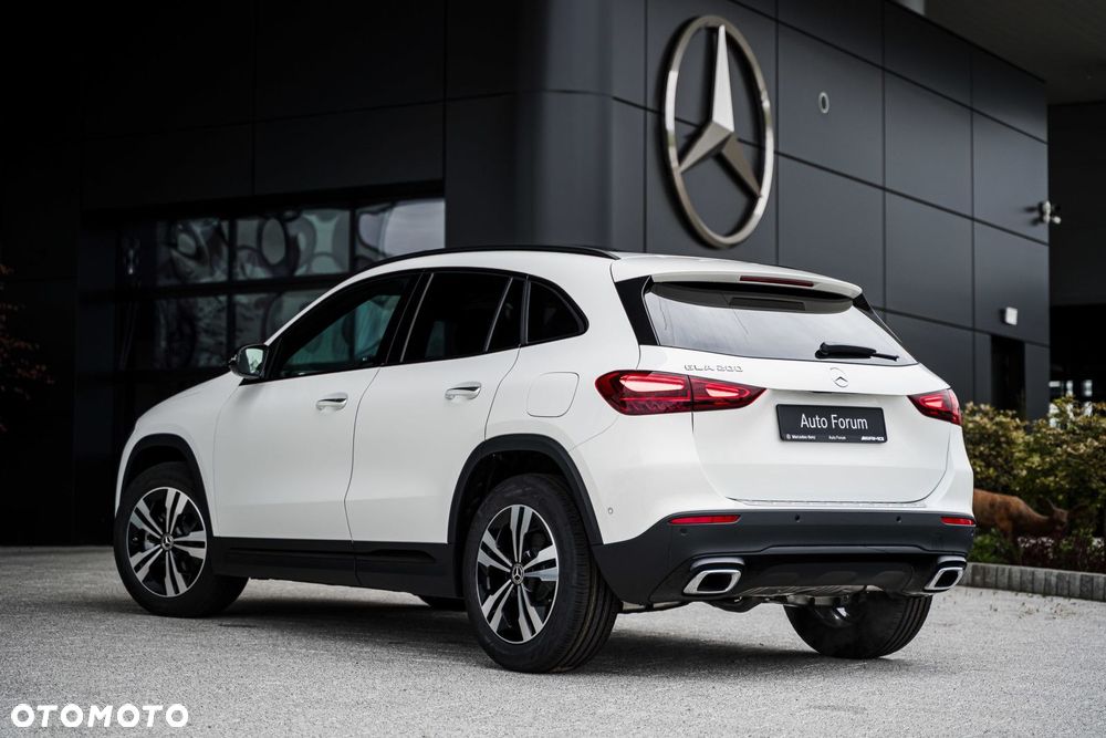 Mercedes-Benz GLA - 11