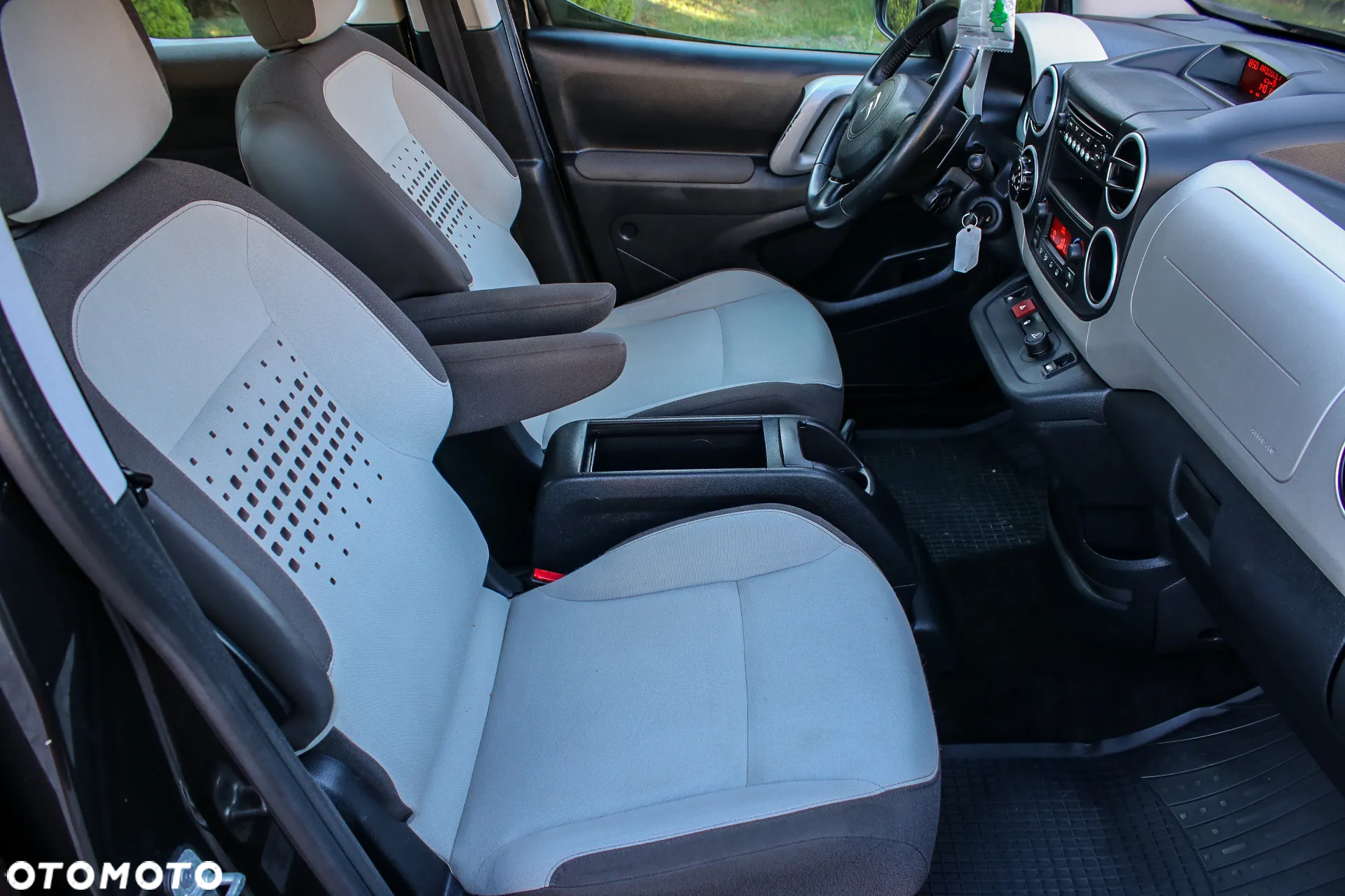 Citroën Berlingo Multispace e-HDi 90 FAP EGS6 Exclusive - 21