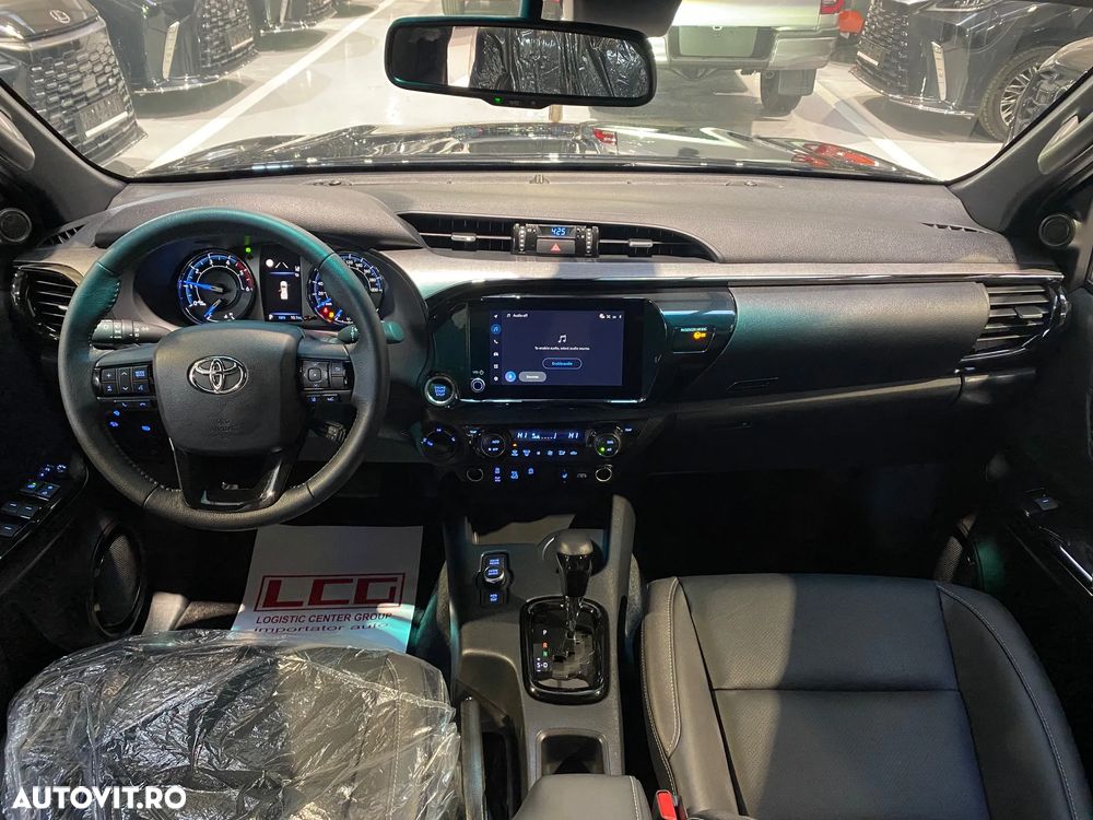Toyota Hilux 2.8D 204CP 4x4 Double Cab AT MHEV Invincible - 13