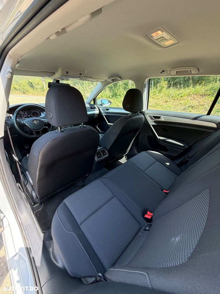Volkswagen Golf - 10