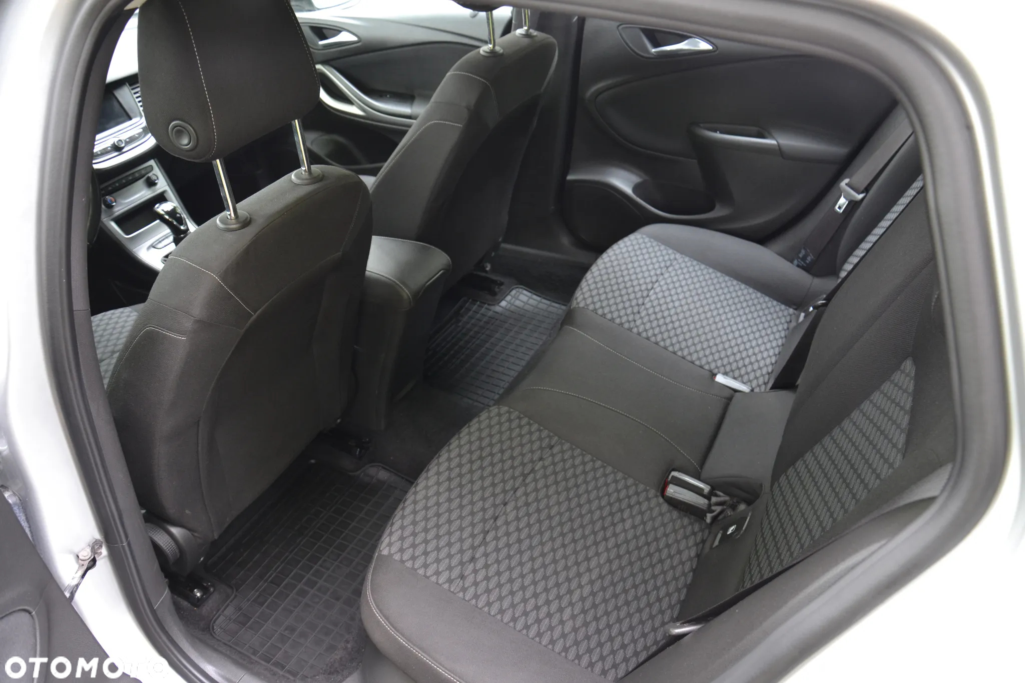 Opel Astra V 1.2 T Edition S&S - 18