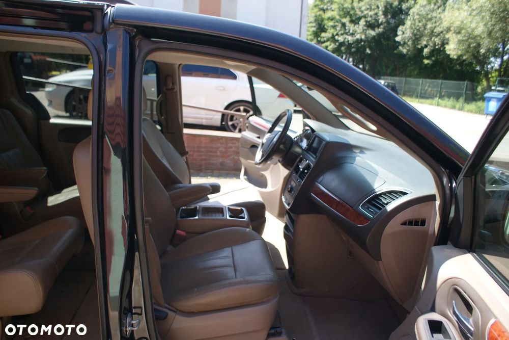 Chrysler Town & Country 3.6 Touring - 31