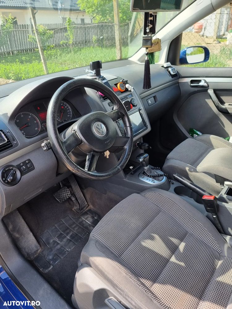 Volkswagen Touran - 8