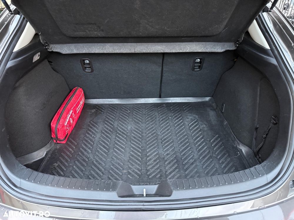 Mazda 3 SKYACTIV-G 120 NAKAMA - 23
