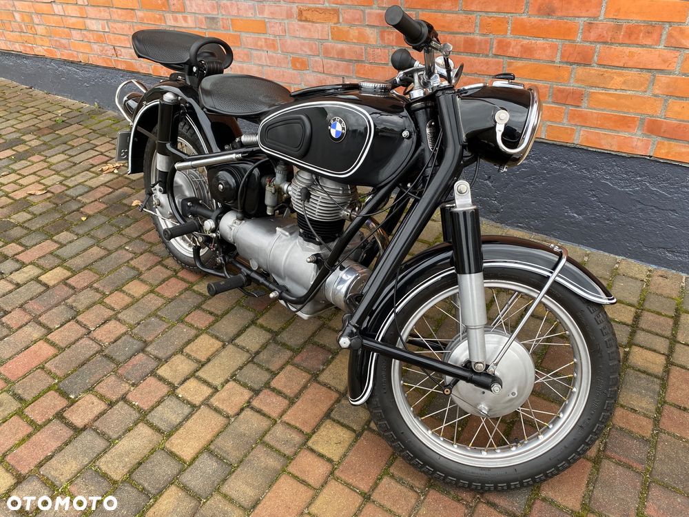 BMW R - 1