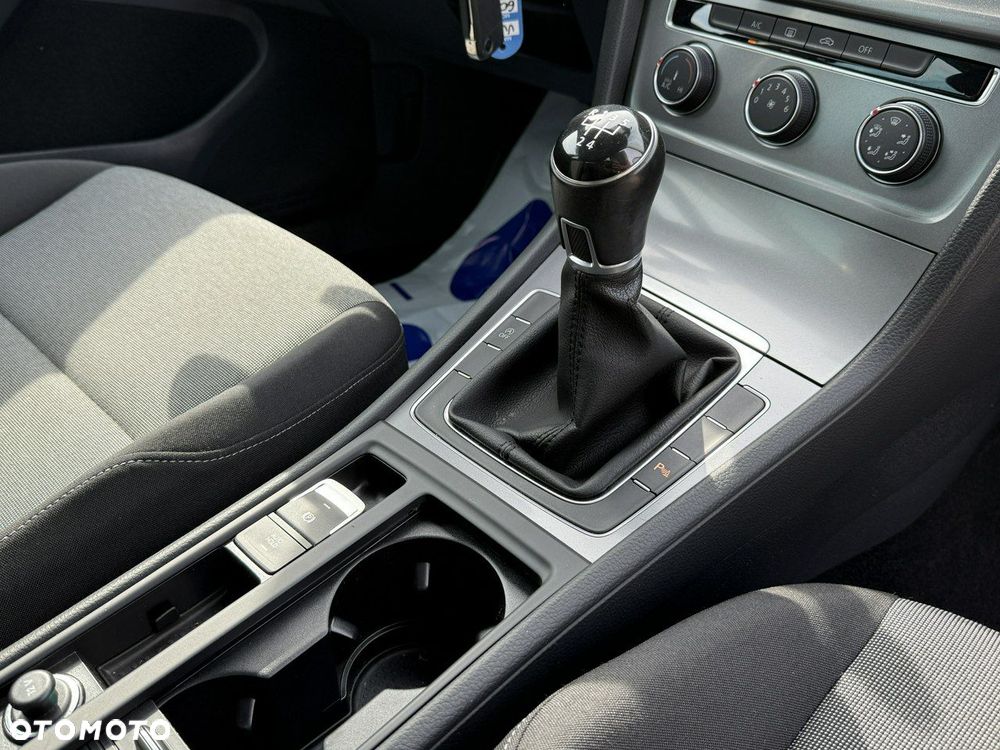 Volkswagen Golf - 32