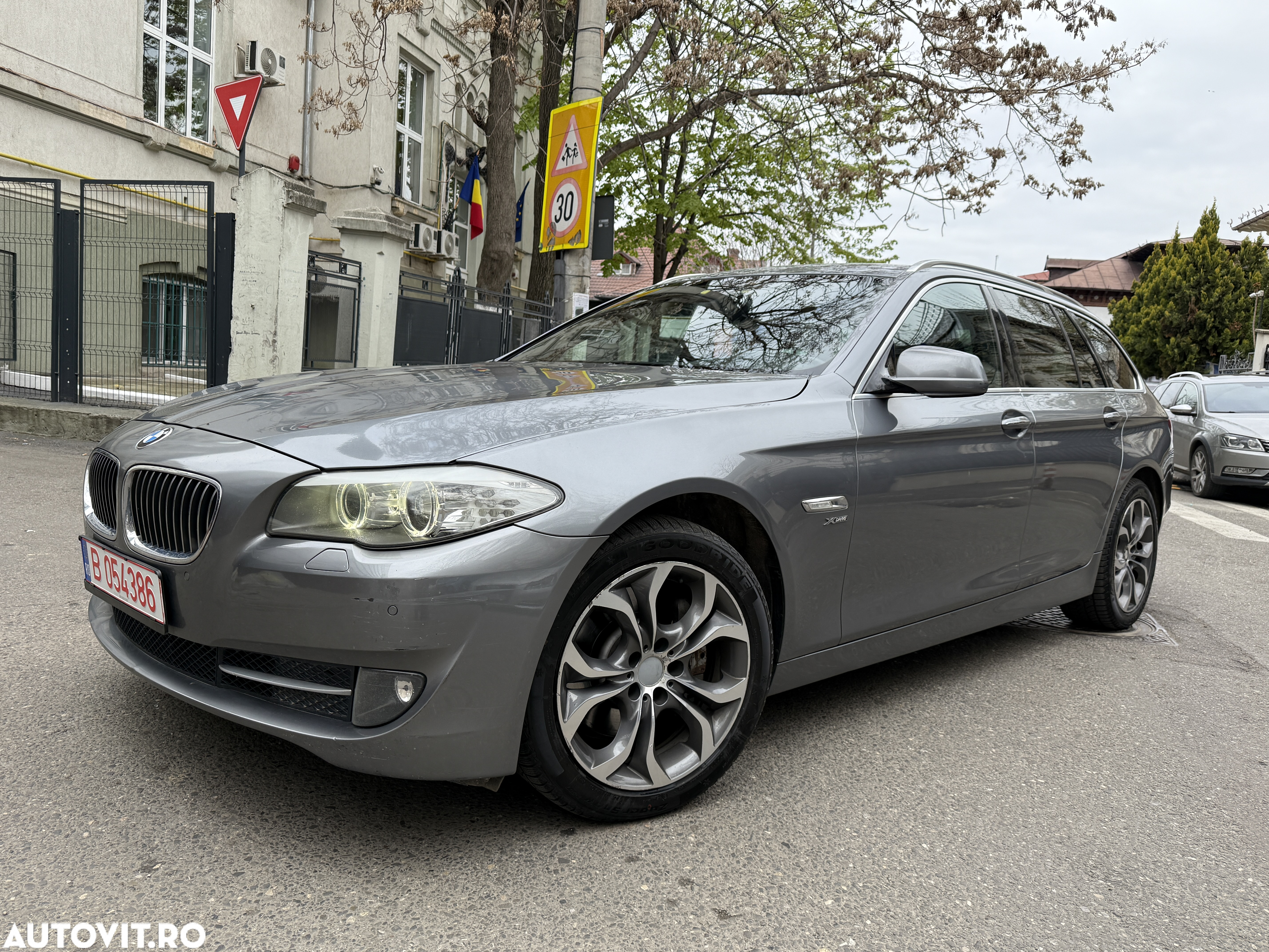 BMW Seria 5 525d xDrive Touring Aut. - 3
