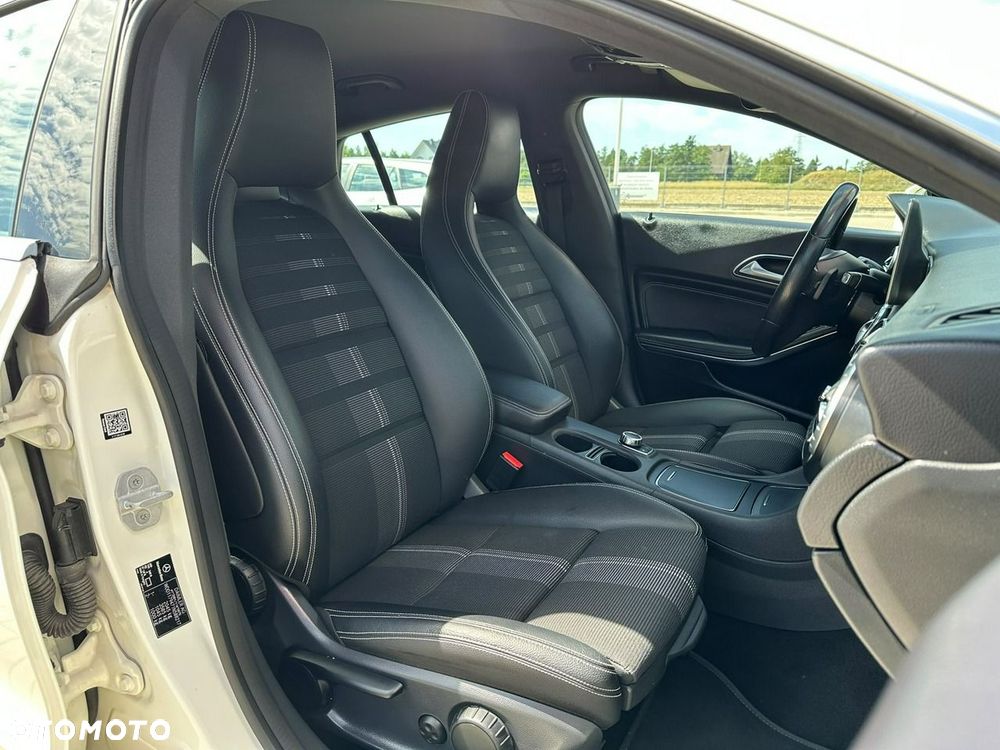 Mercedes-Benz CLA 220 4-Matic Urban - 18