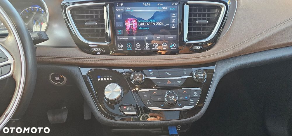 Chrysler Pacifica - 16