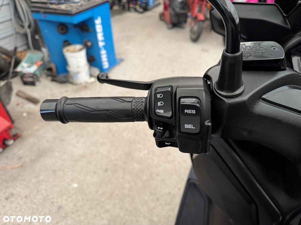 Yamaha X-max - 9
