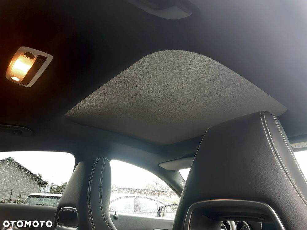 Mercedes-Benz CLA 180 Peak Edition - 18