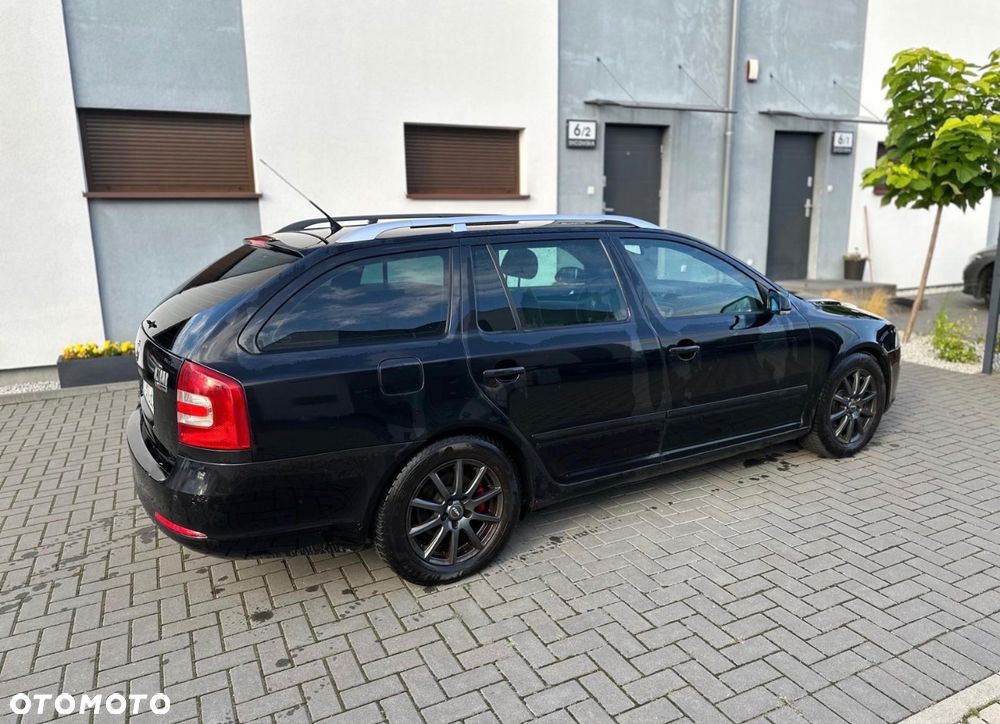 Skoda Octavia Combi 2.0 TDI DPF RS - 4