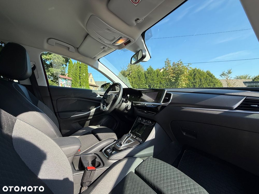 Opel Grandland X 1.2 T GPF Design&Tech S&S - 26