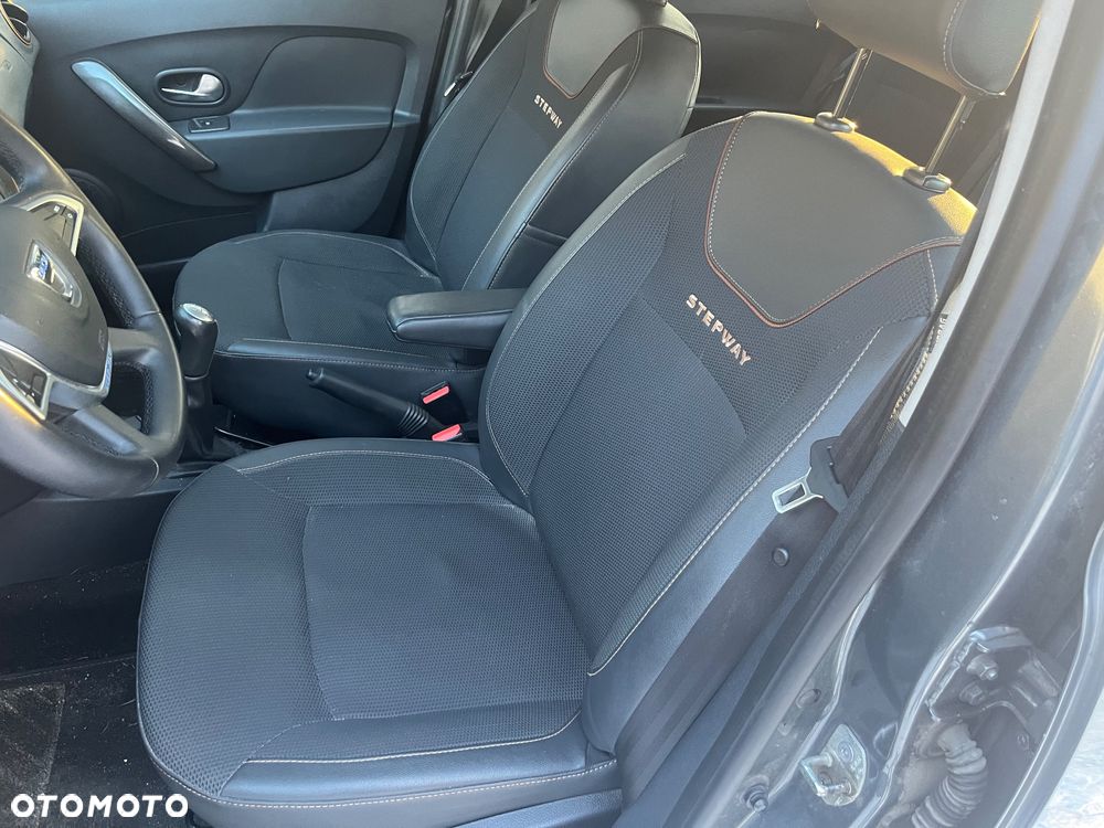 Dacia Sandero TCe 90 Celebration - 11