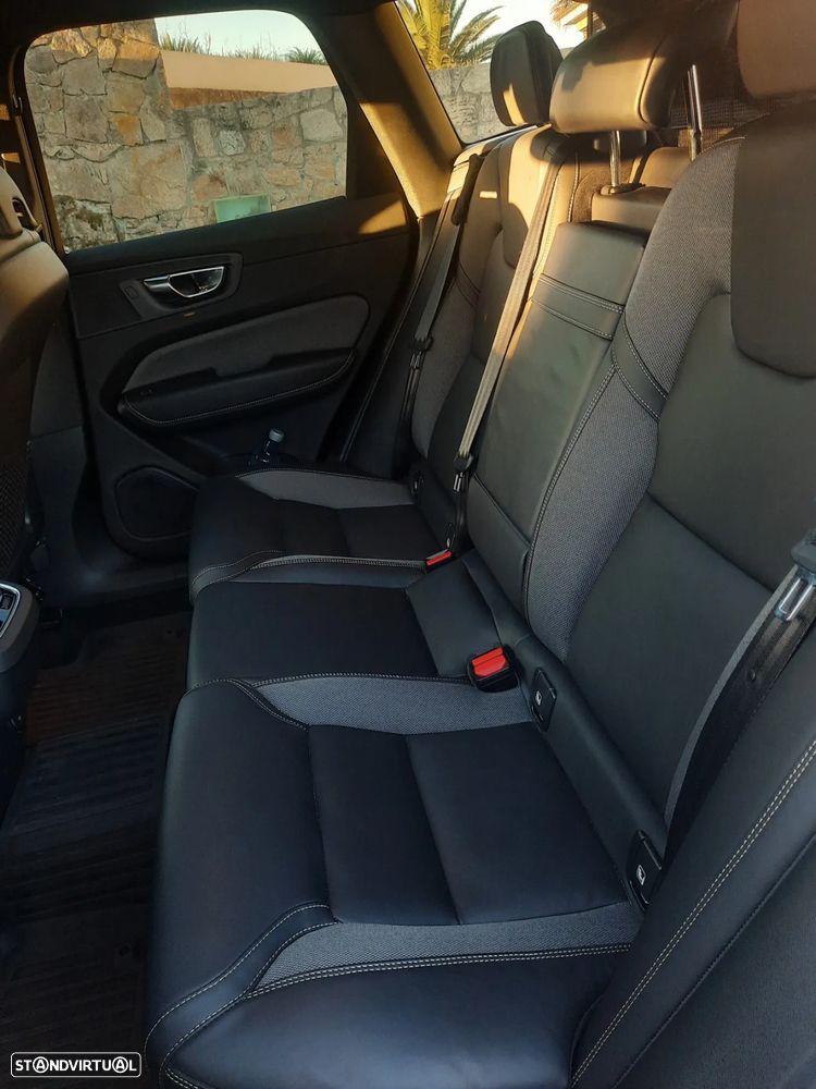 Volvo XC 60 2.0 B5 R-Design AWD - 11