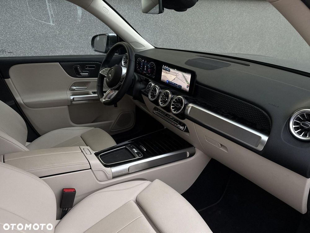 Mercedes-Benz GLB 250 4-Matic AMG Line 8G-DCT - 17