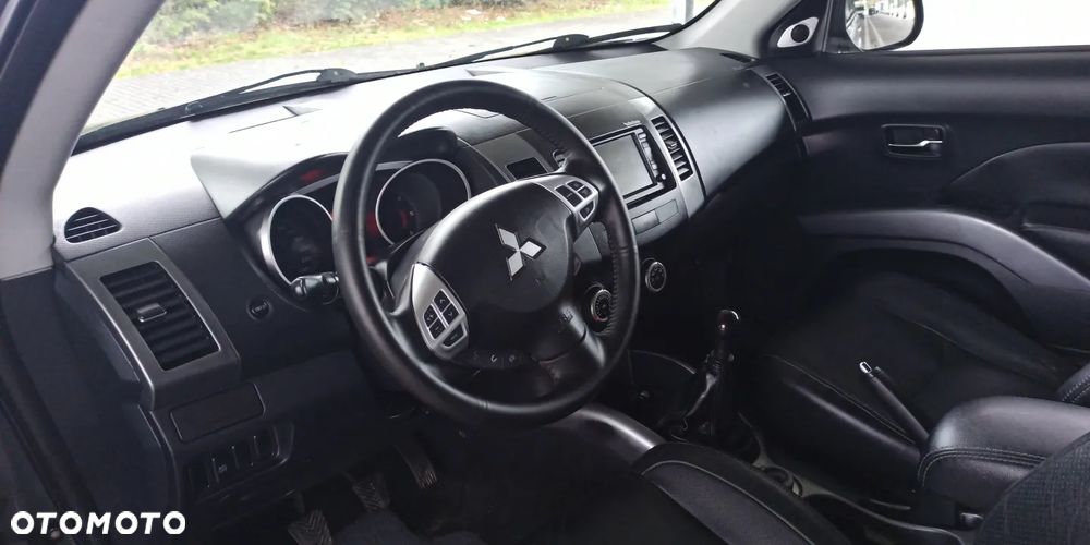 Mitsubishi Outlander 2.2 DID Intense + - 25