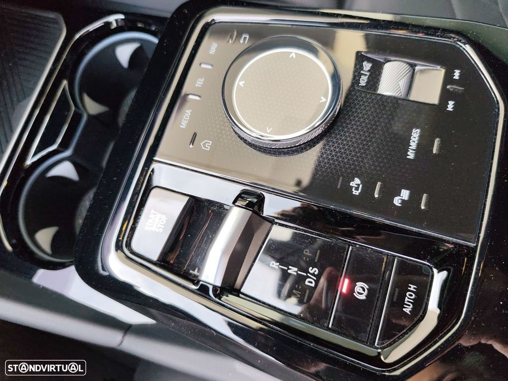 BMW 520 d Pack Desportivo M Pro — fotografia 17
