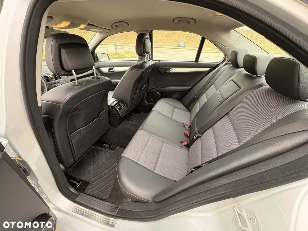 Mercedes-Benz Klasa C 180 K BlueEff Classic - 13