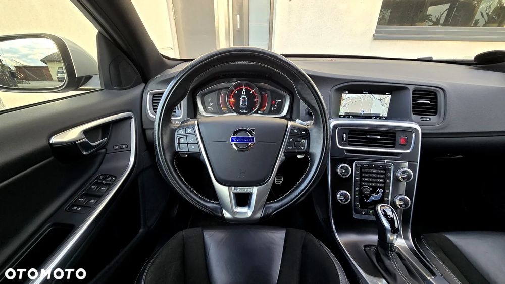 Volvo V60 D4 Geartronic RDesign - 24