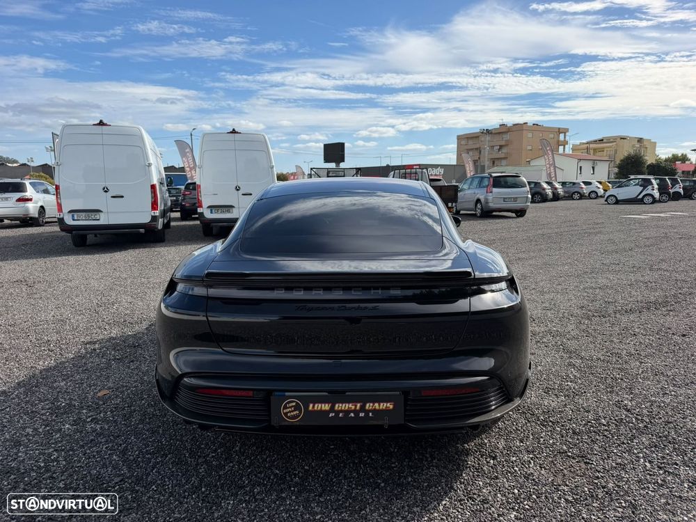 Porsche Taycan Turbo S - 12