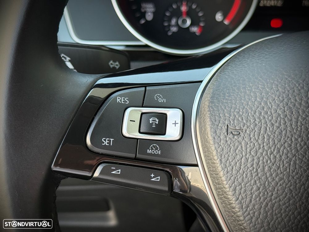 VW Passat 2.0 TDI Highline - 21