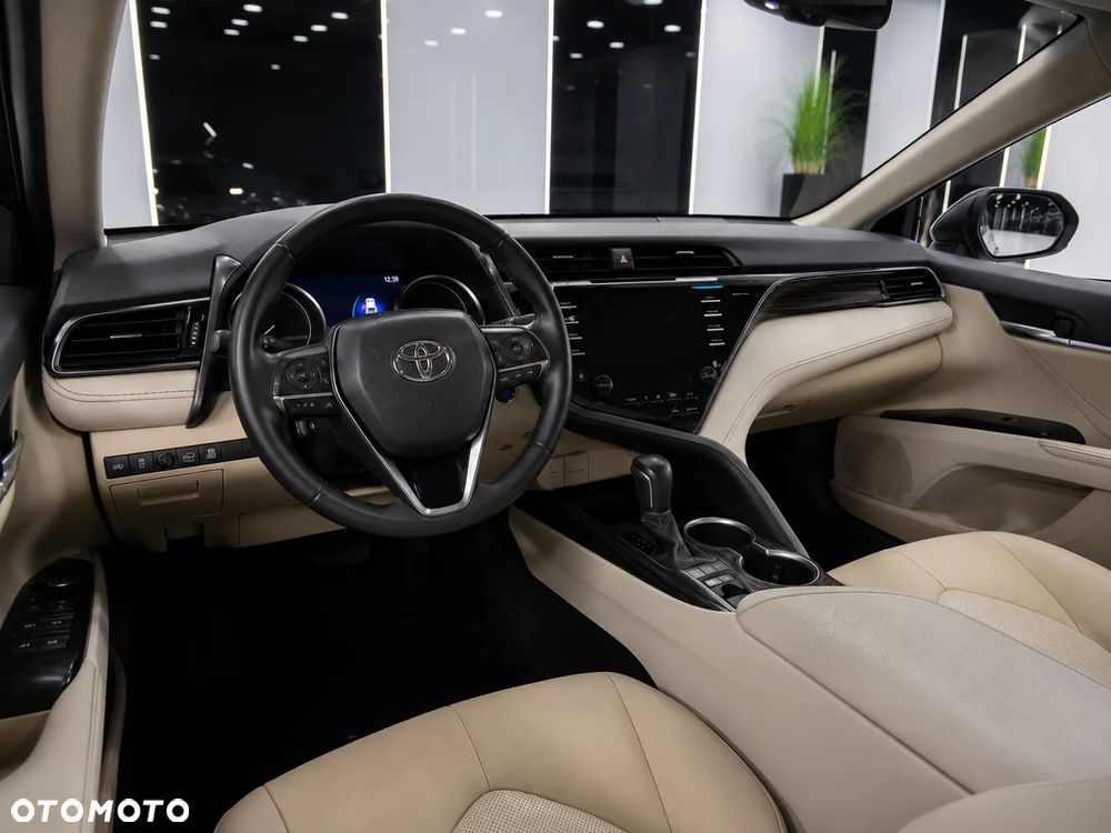 Toyota Camry 2.5 Hybrid Executive CVT - 6