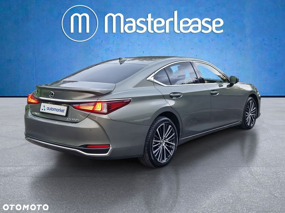 Lexus ES - 5