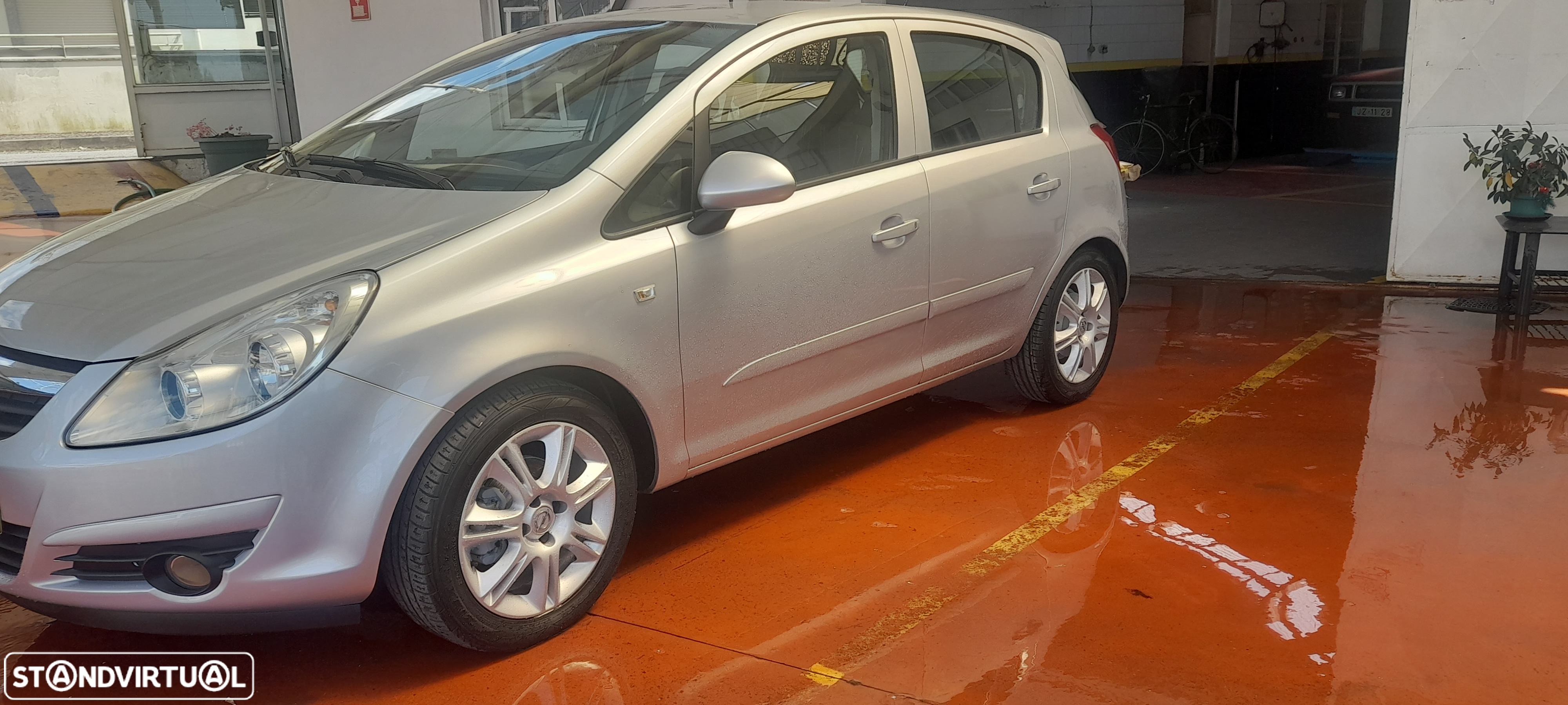 Opel Corsa 1.2 16V Enjoy - 2