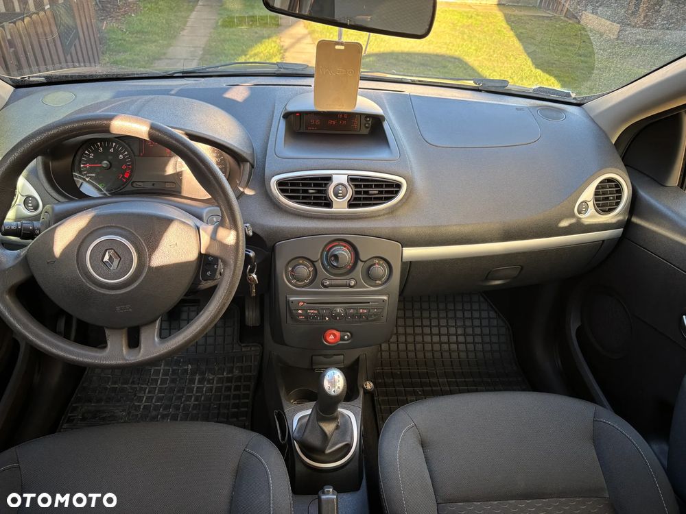 Renault Clio - 11