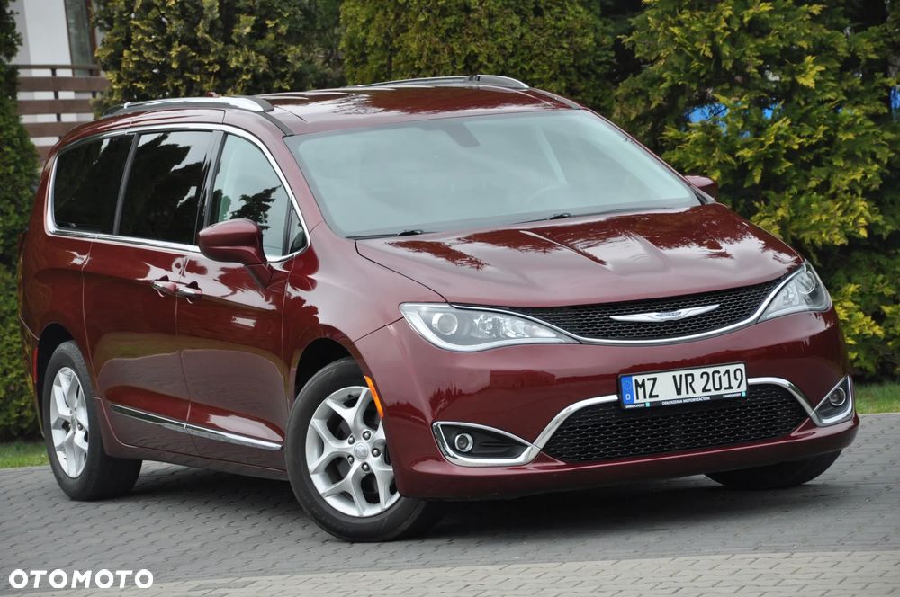 Chrysler Pacifica - 12