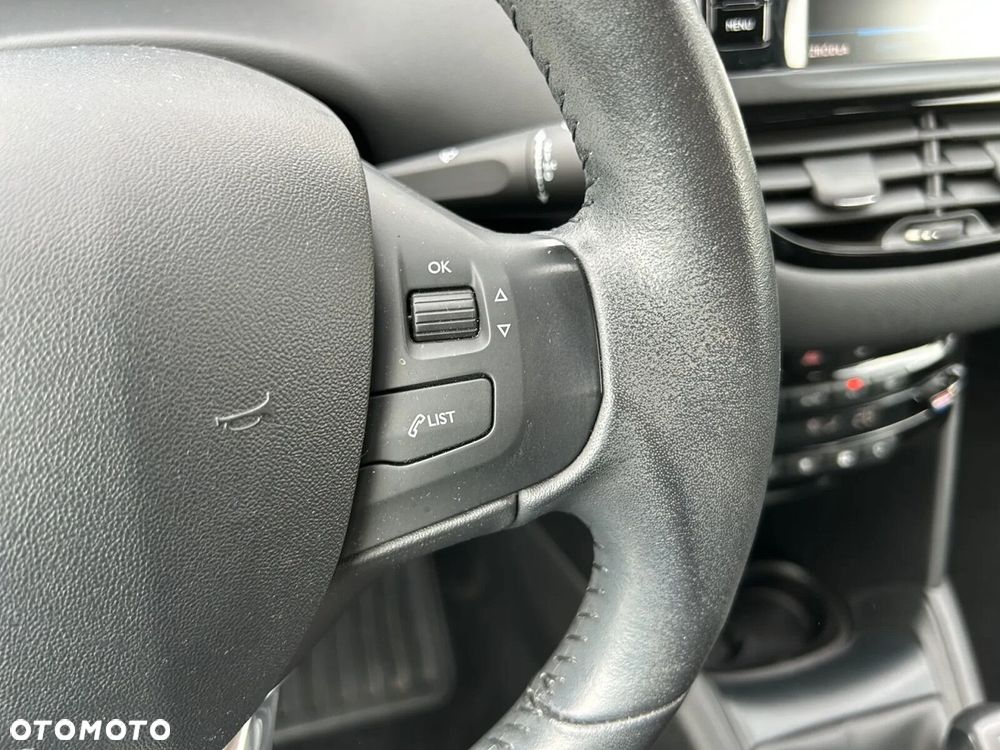 Peugeot 208 1.2 PureTech Style - 24
